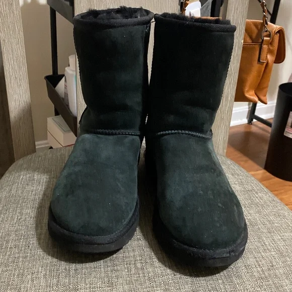 Ugg Boots - Picture 1 of 3